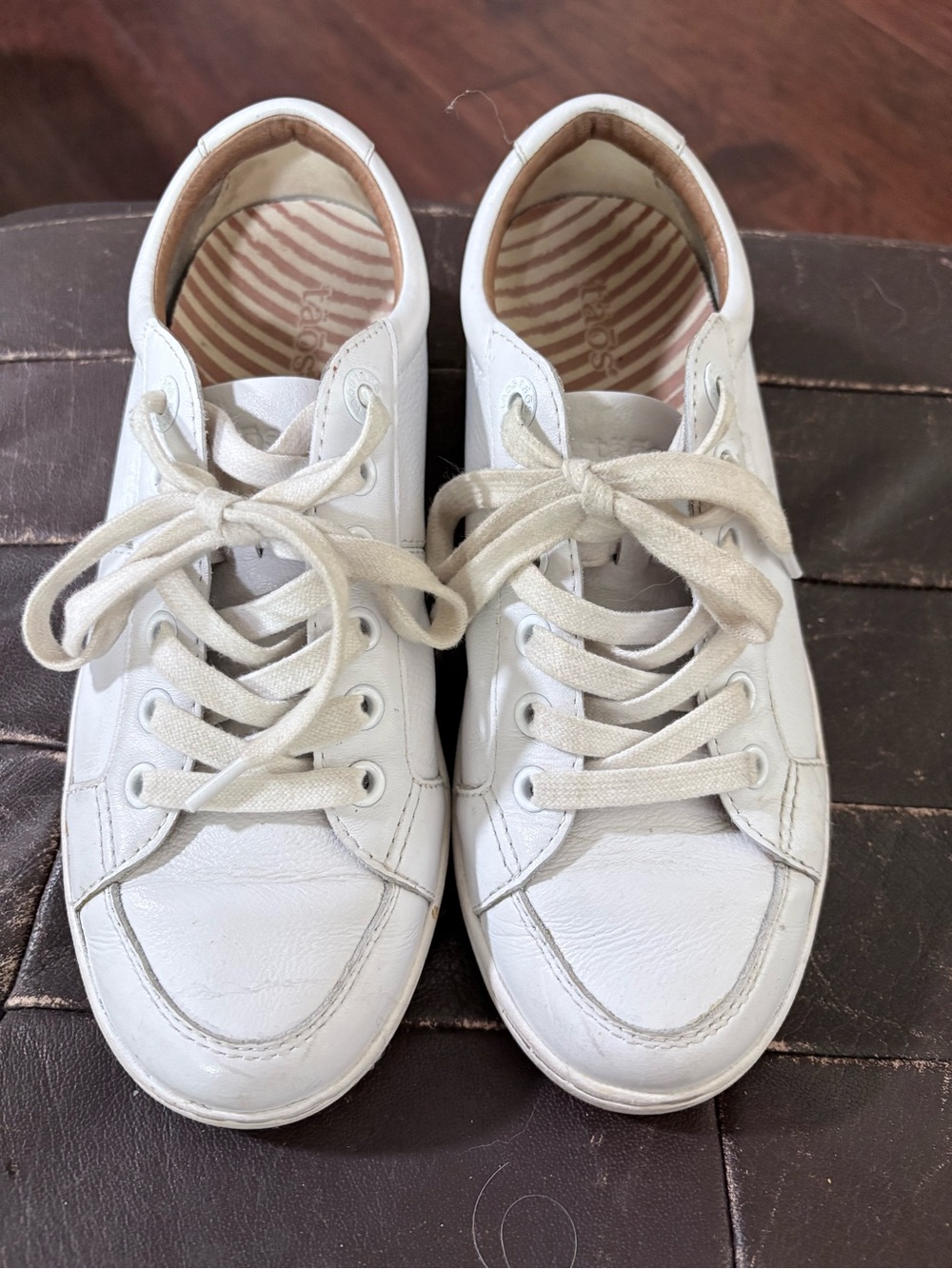 Taos White Leather Women’s Lace-Up Sneakers size 7